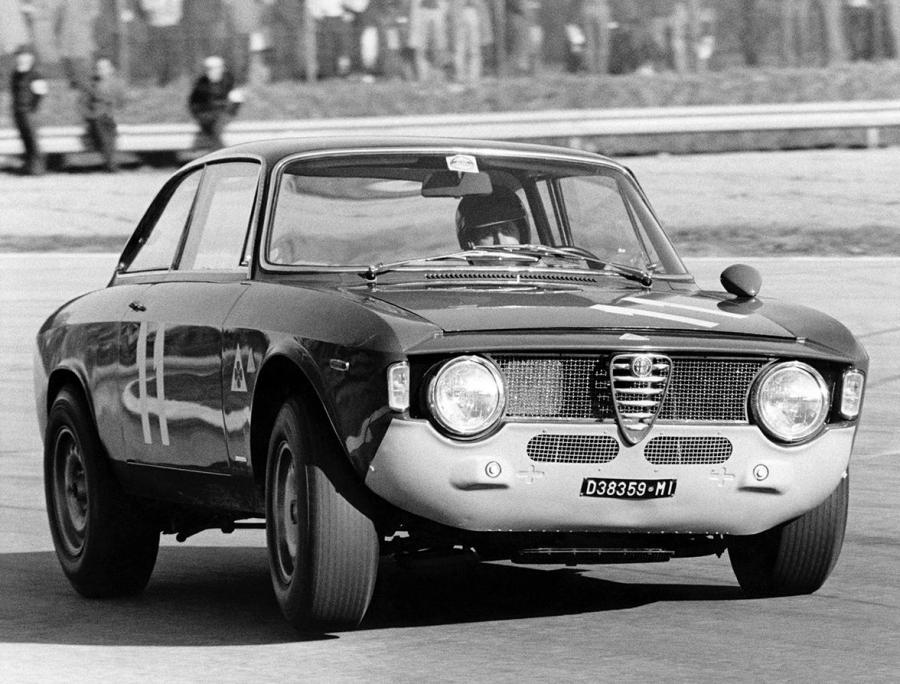  Alfa Romeo Giulia Sprint GTA-SA (105) 1967 года  (фото 3 из 12)